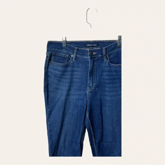 0373. CALVIN KLEIN HIGH RISE SKINNY JEANS MEDIUM WASH BLUE IN COLOR SIZE 12 - Picture 3 of 9